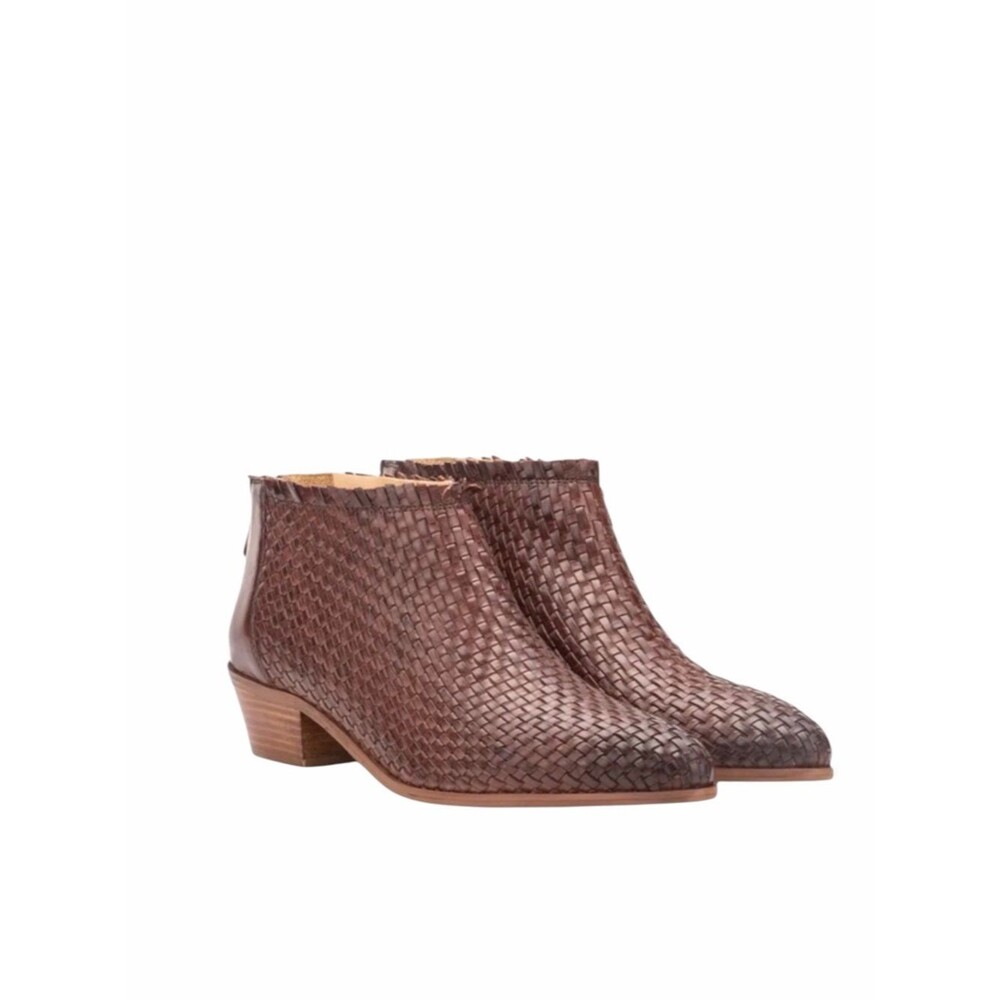 Vintage Foundry Delmira Boots Size 6 NWT